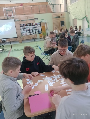 cuyLr2VG