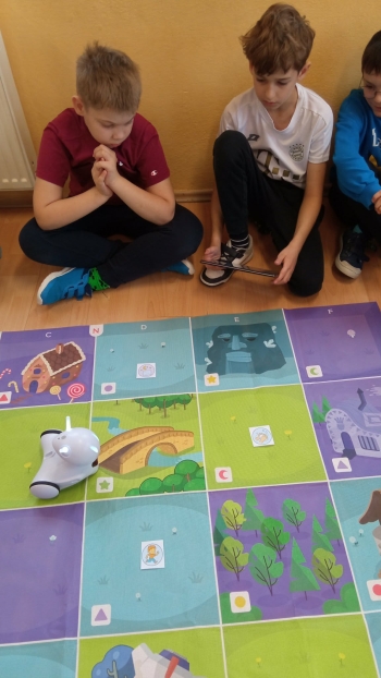 f4a894d6-ae4c-416b-8307-6d1276023872